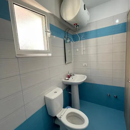 Apartment Smartly Priced Near The Sarande